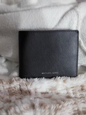 Michael Kors Black Saffiano Leather Card & Key Bifold🖤